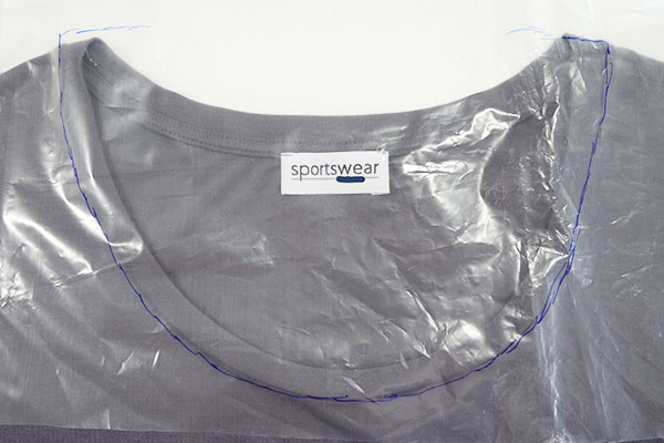 Halsausschnitt mit Schablone verkleinern