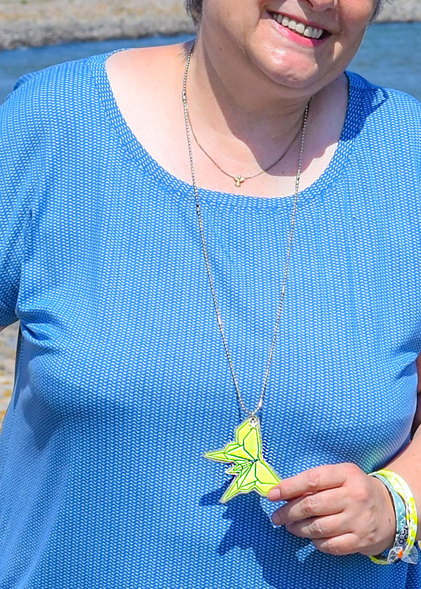 Kette aus Kugelkettchen mit Origami-Schmetterling