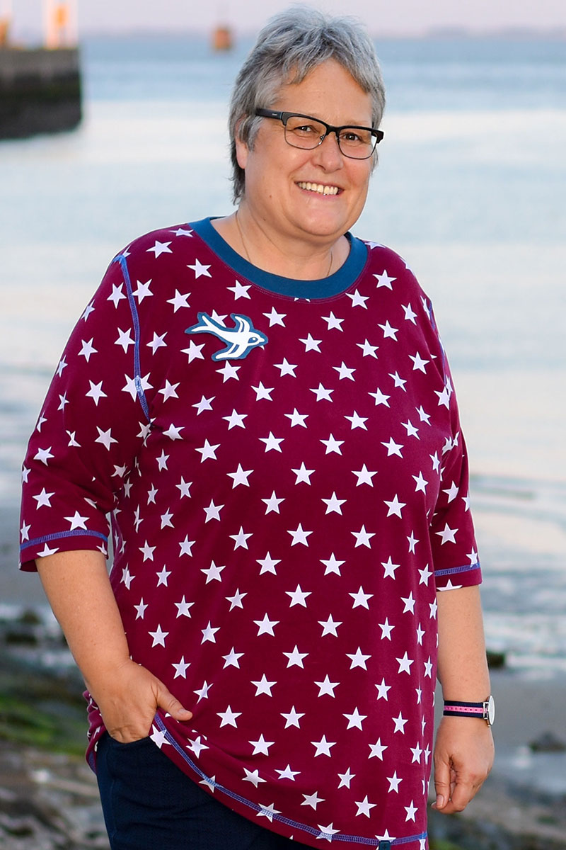 Motiv erst auf einen Stoffrest platten, dann aufnähen