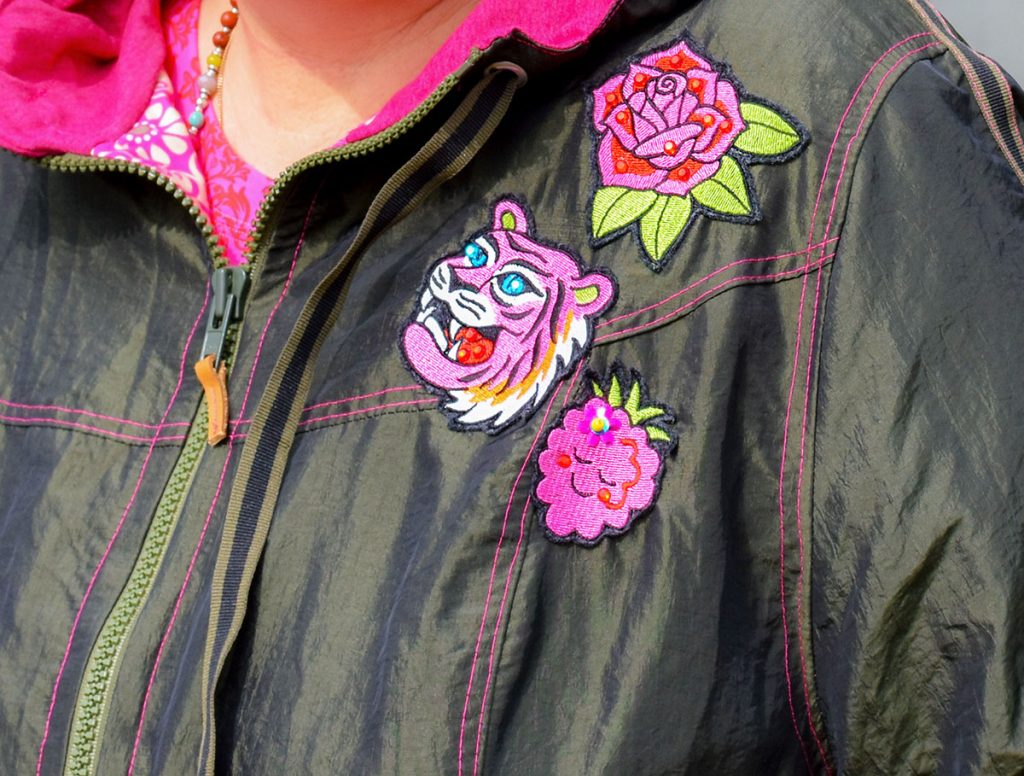 Stickmotive mit Strassteinen verzieren