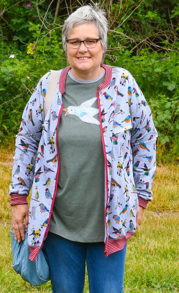 Sweatjacke für große Größen aus bunten Stoffen nähen