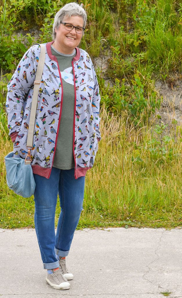 Sweatjacke mit auffälligem Design nähen