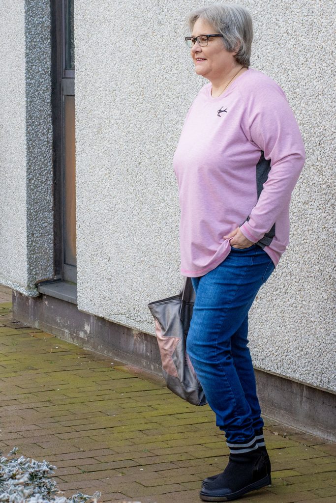 Shirt mit Seitenstreifen verbreitern