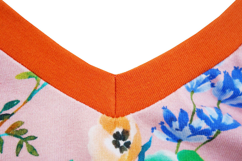 V-Ausschnitt ordentlich und unkompliziert nähen.