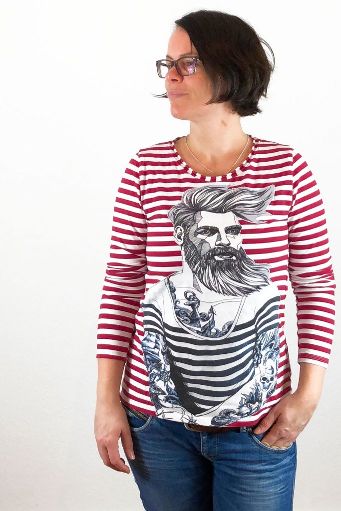 Shirts mit großen Motiven verzieren.