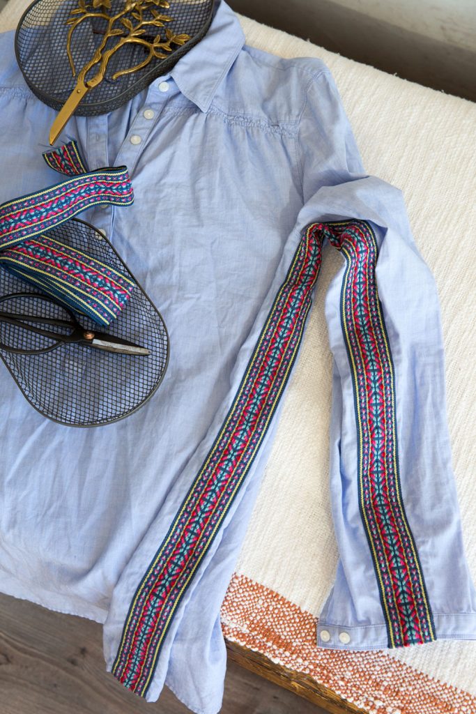 Zu enge Bluse mit einem Jaquard-Band passend nähen