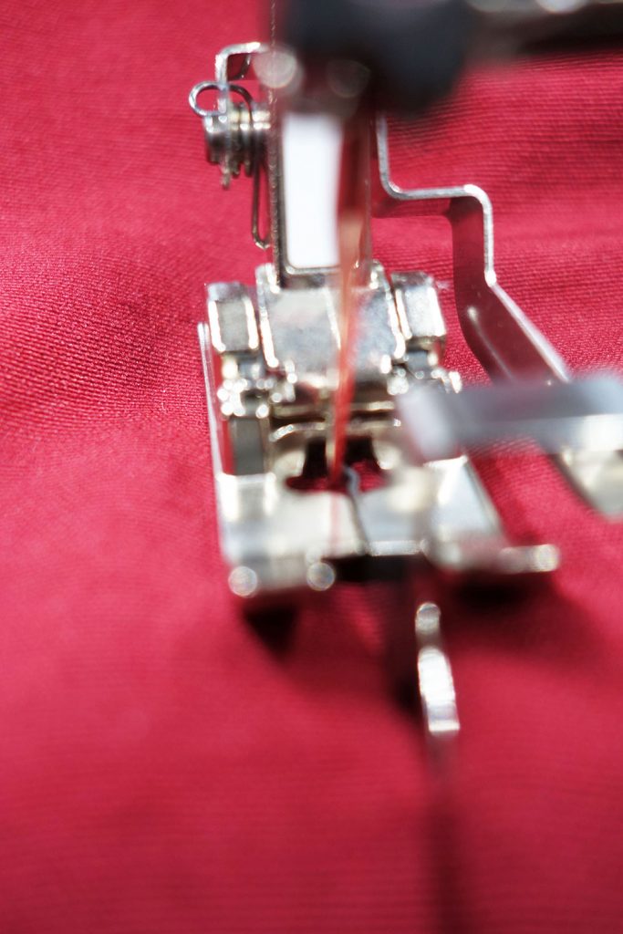 Bund mit dem Blindstichfuss nähen