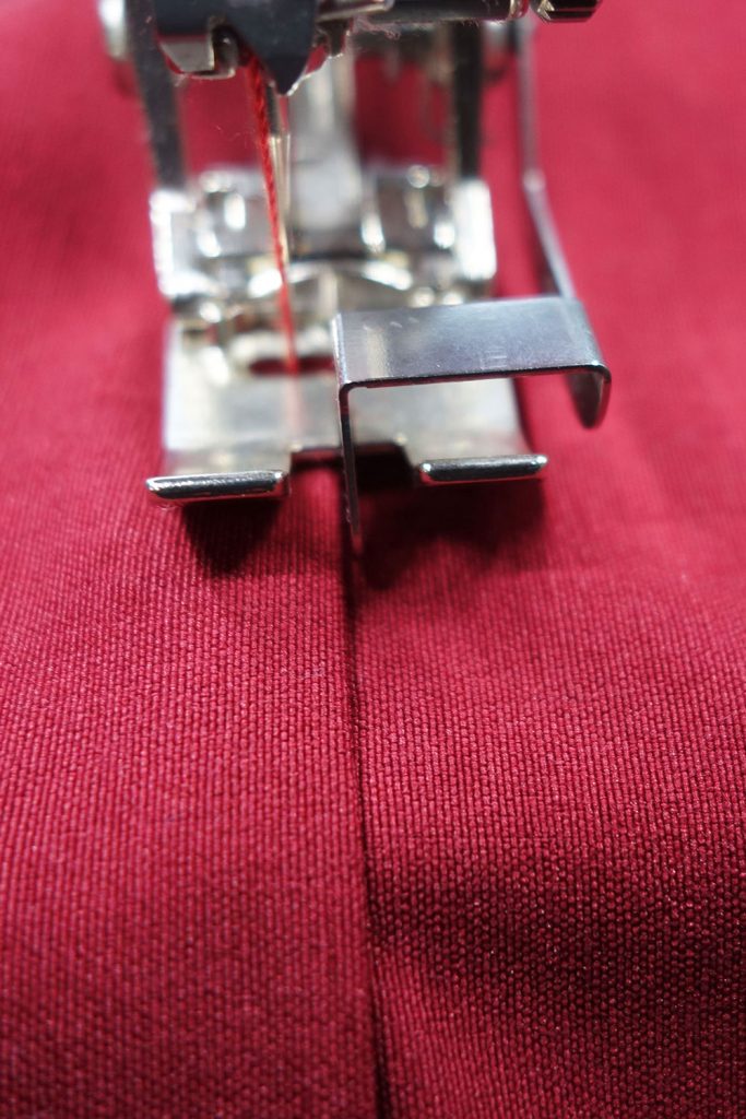 Feine abgesteppte Seitennähte